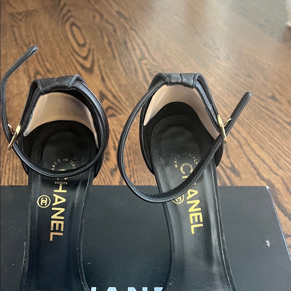 Chanel heels - Picture 2 of 4